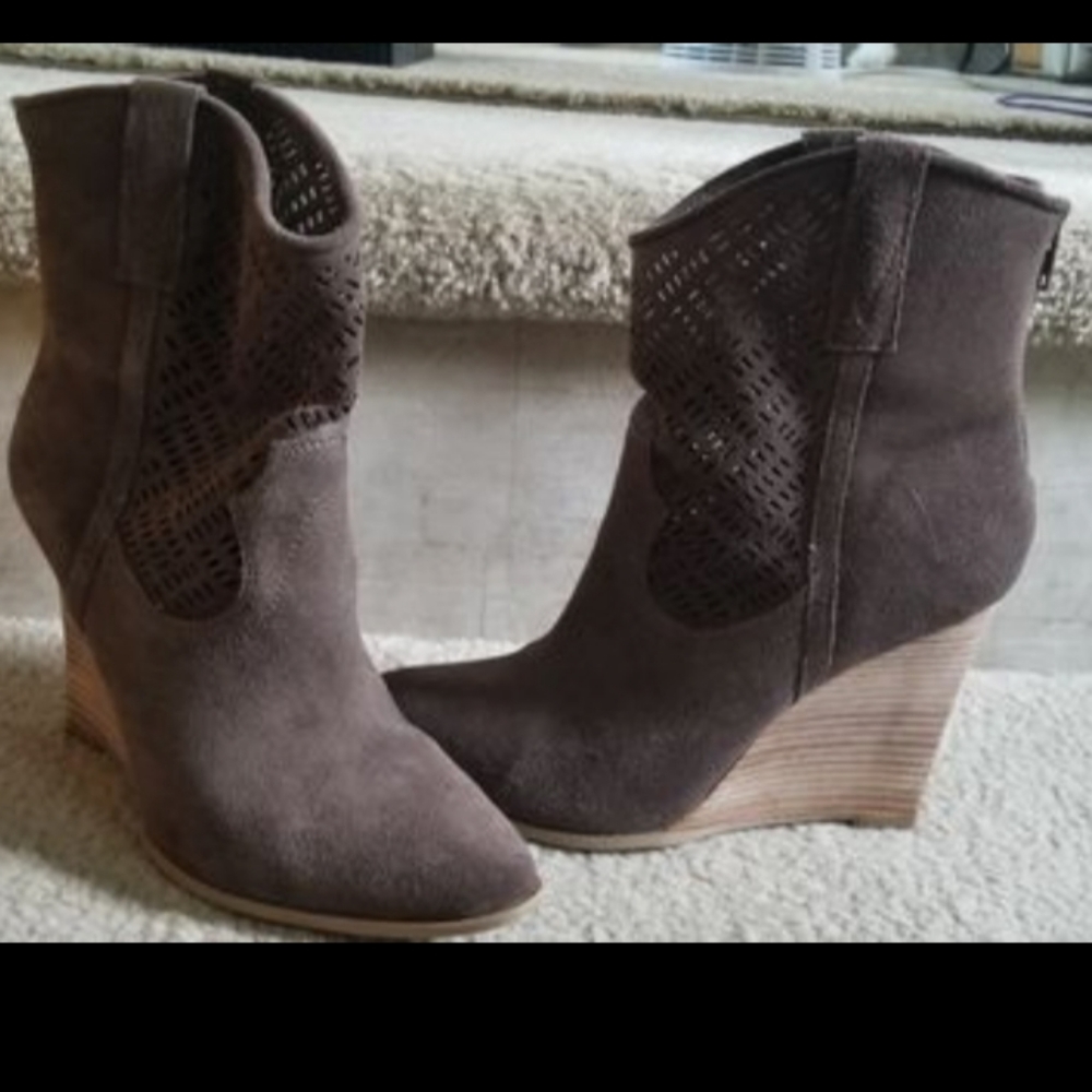 Wedge boots